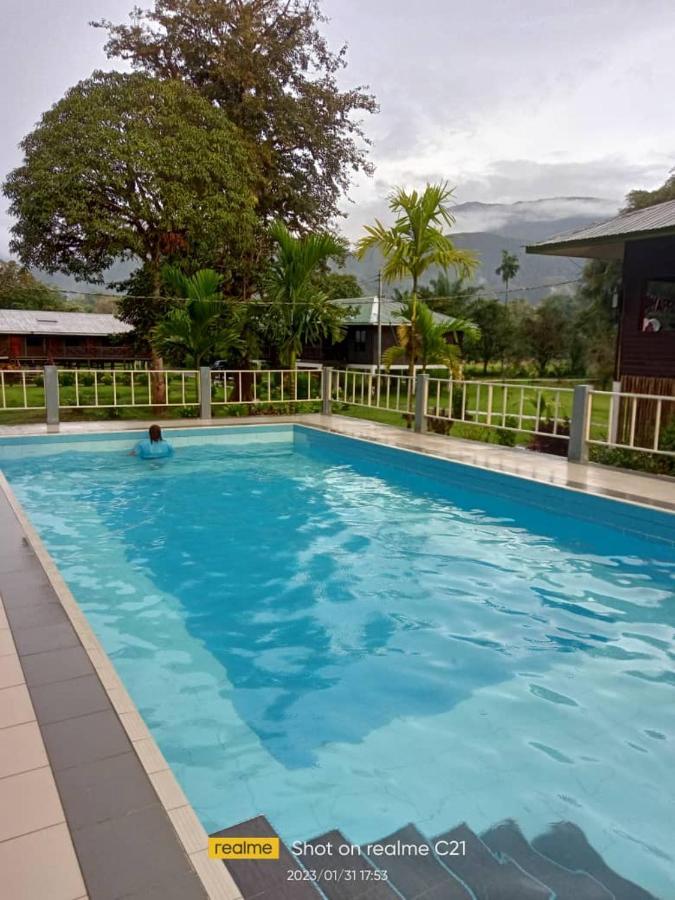 Benarat Lodge Mulu Eksteriør bilde